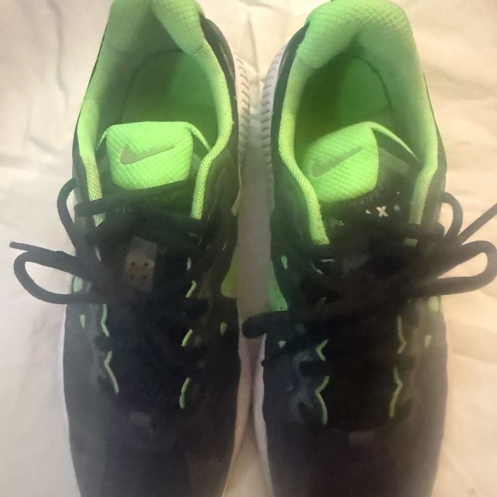 Nike Kids Black and Neon Green Sneakers 6.5 athletic running durable performance